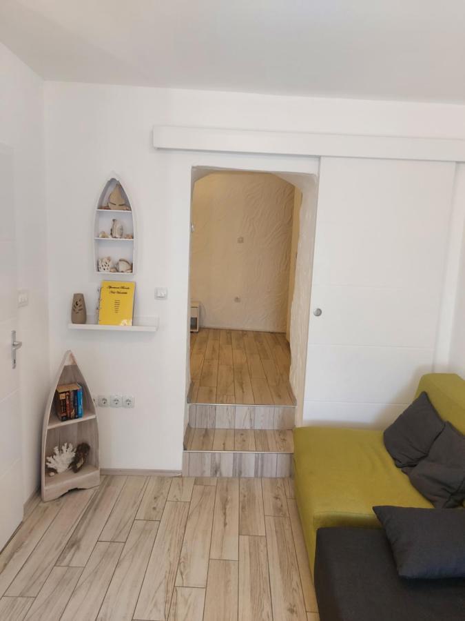 Apartmant Bionda Novi Vinodolski, Cozy And Nice Apartment For 4 People In The City Center Extérieur photo