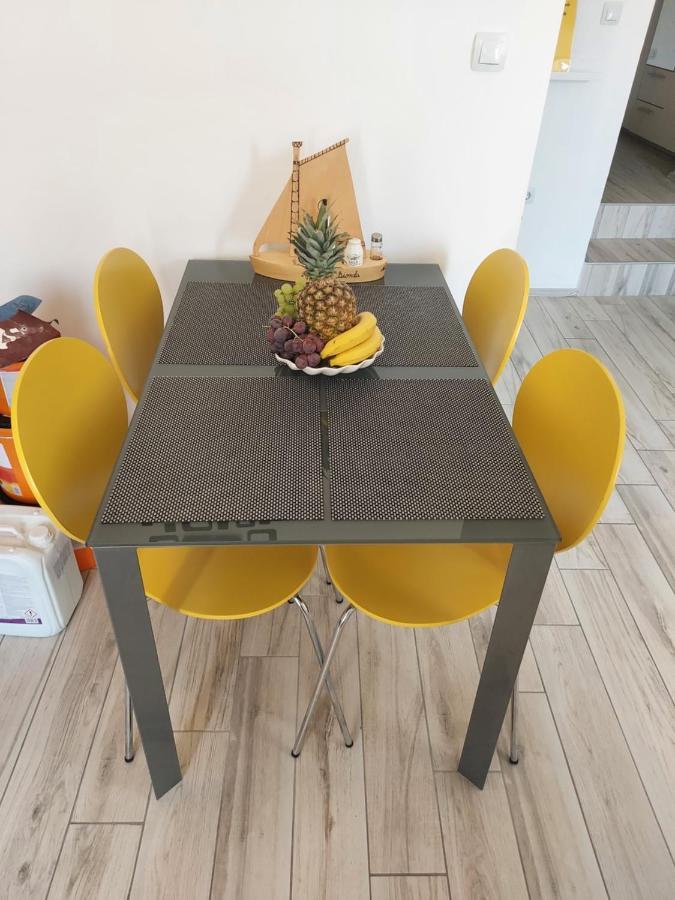 Apartmant Bionda Novi Vinodolski, Cozy And Nice Apartment For 4 People In The City Center Extérieur photo