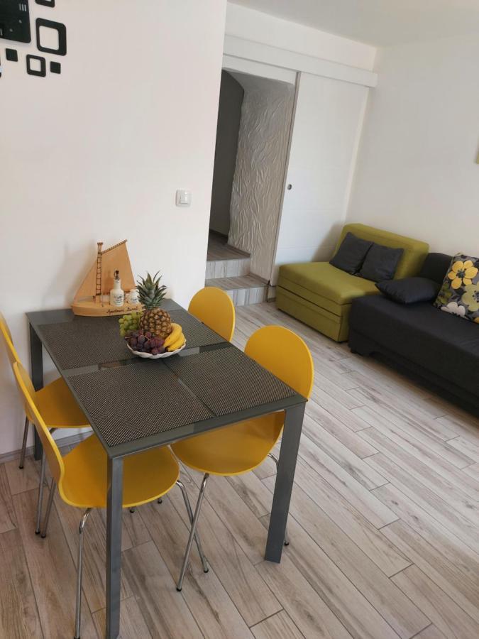 Apartmant Bionda Novi Vinodolski, Cozy And Nice Apartment For 4 People In The City Center Extérieur photo