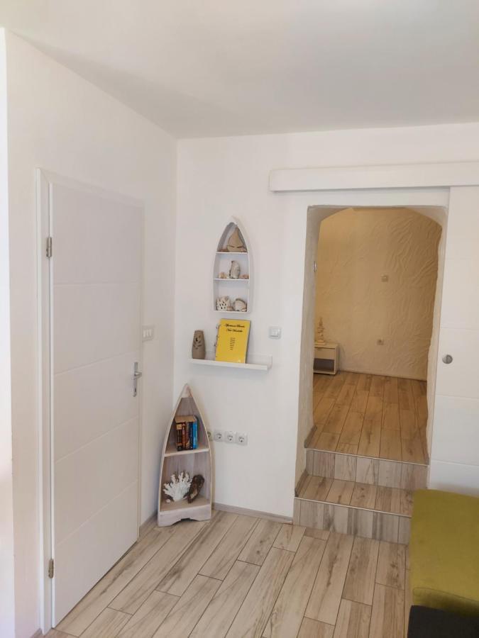 Apartmant Bionda Novi Vinodolski, Cozy And Nice Apartment For 4 People In The City Center Extérieur photo