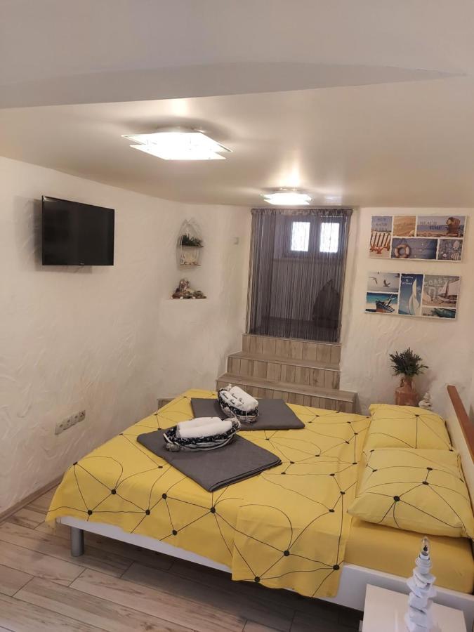 Apartmant Bionda Novi Vinodolski, Cozy And Nice Apartment For 4 People In The City Center Extérieur photo