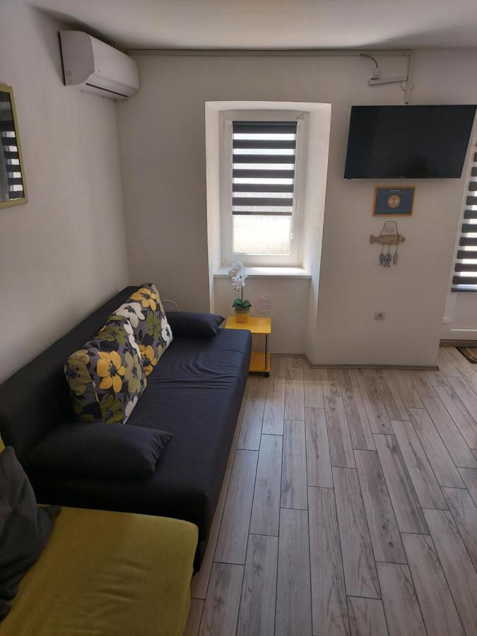 Apartmant Bionda Novi Vinodolski, Cozy And Nice Apartment For 4 People In The City Center Extérieur photo