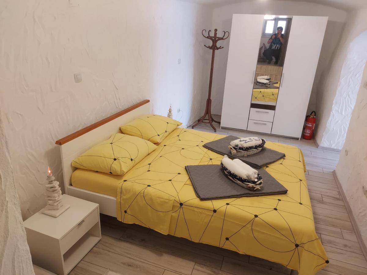 Apartmant Bionda Novi Vinodolski, Cozy And Nice Apartment For 4 People In The City Center Extérieur photo