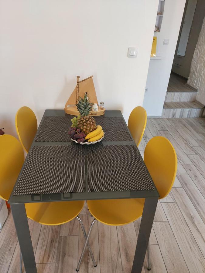 Apartmant Bionda Novi Vinodolski, Cozy And Nice Apartment For 4 People In The City Center Extérieur photo
