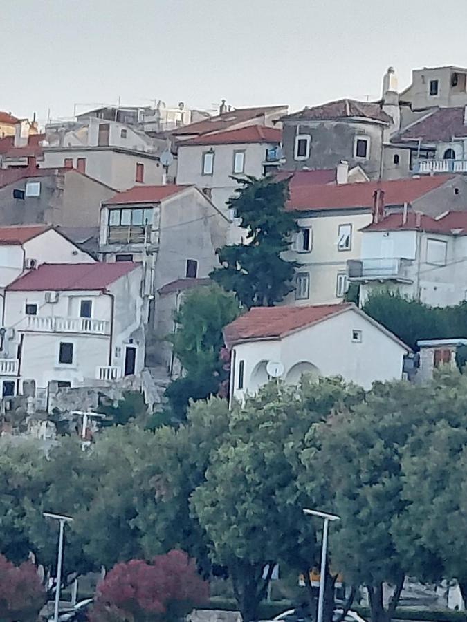 Apartmant Bionda Novi Vinodolski, Cozy And Nice Apartment For 4 People In The City Center Extérieur photo