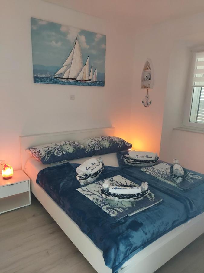 Apartmant Bionda Novi Vinodolski, Cozy And Nice Apartment For 4 People In The City Center Extérieur photo