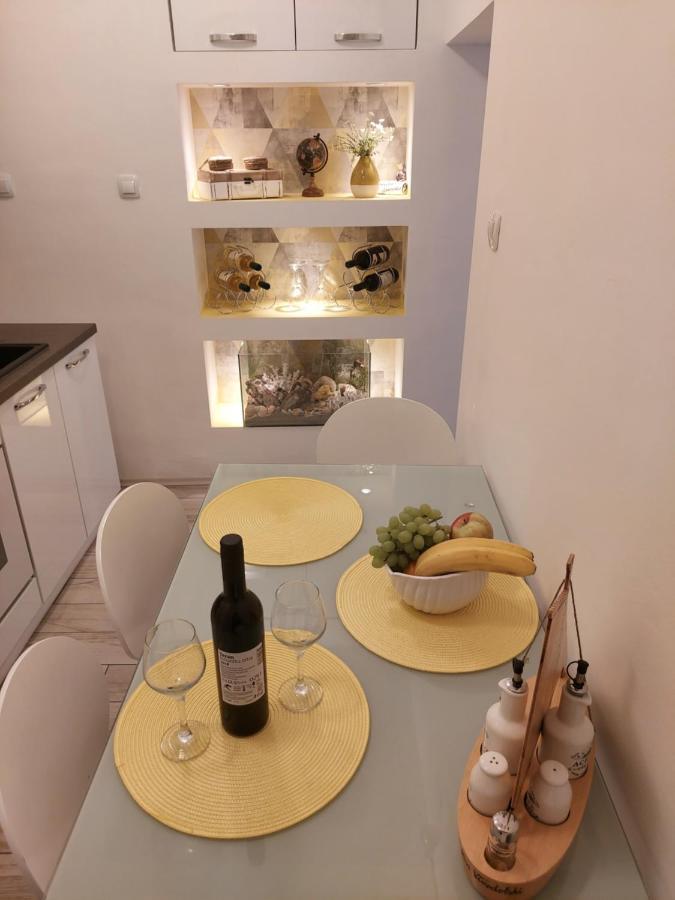Apartmant Bionda Novi Vinodolski, Cozy And Nice Apartment For 4 People In The City Center Extérieur photo
