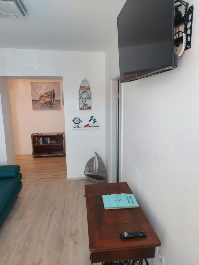 Apartmant Bionda Novi Vinodolski, Cozy And Nice Apartment For 4 People In The City Center Extérieur photo