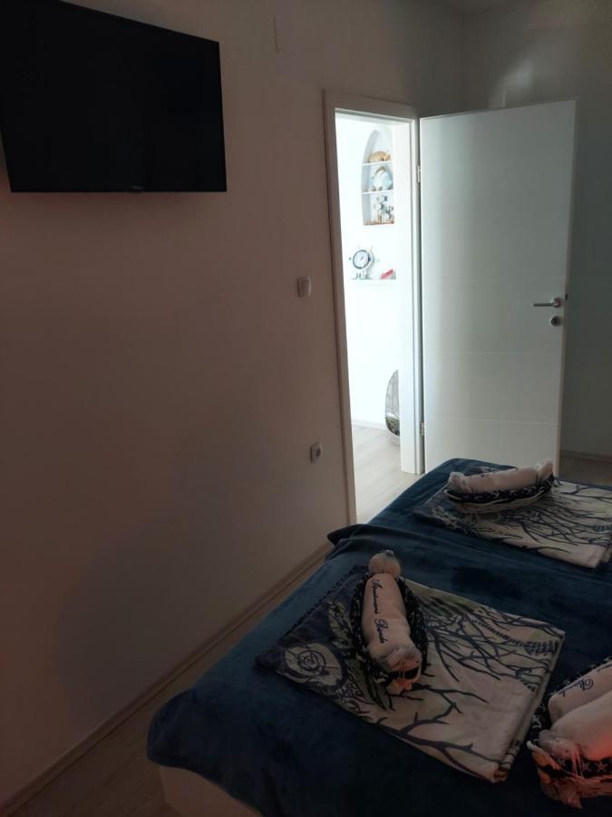 Apartmant Bionda Novi Vinodolski, Cozy And Nice Apartment For 4 People In The City Center Extérieur photo
