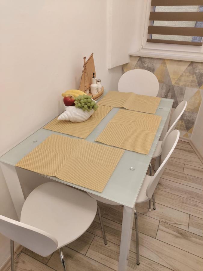 Apartmant Bionda Novi Vinodolski, Cozy And Nice Apartment For 4 People In The City Center Extérieur photo