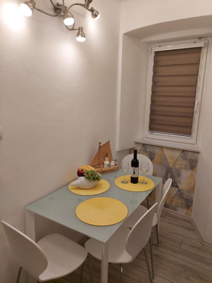 Apartmant Bionda Novi Vinodolski, Cozy And Nice Apartment For 4 People In The City Center Extérieur photo