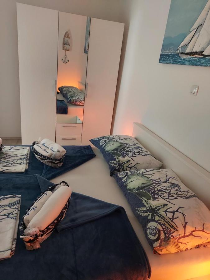Apartmant Bionda Novi Vinodolski, Cozy And Nice Apartment For 4 People In The City Center Extérieur photo