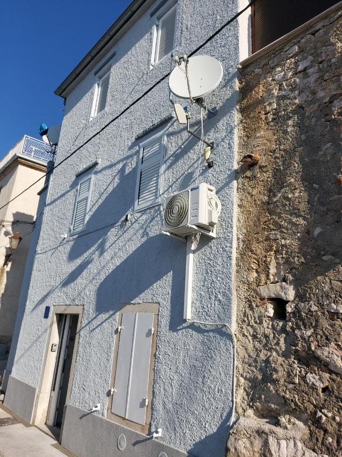 Apartmant Bionda Novi Vinodolski, Cozy And Nice Apartment For 4 People In The City Center Extérieur photo