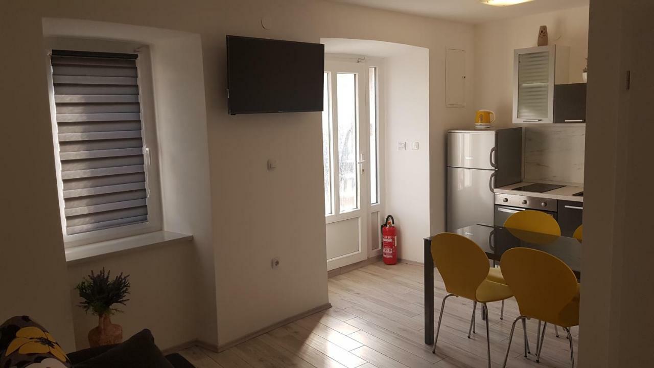 Apartmant Bionda Novi Vinodolski, Cozy And Nice Apartment For 4 People In The City Center Extérieur photo