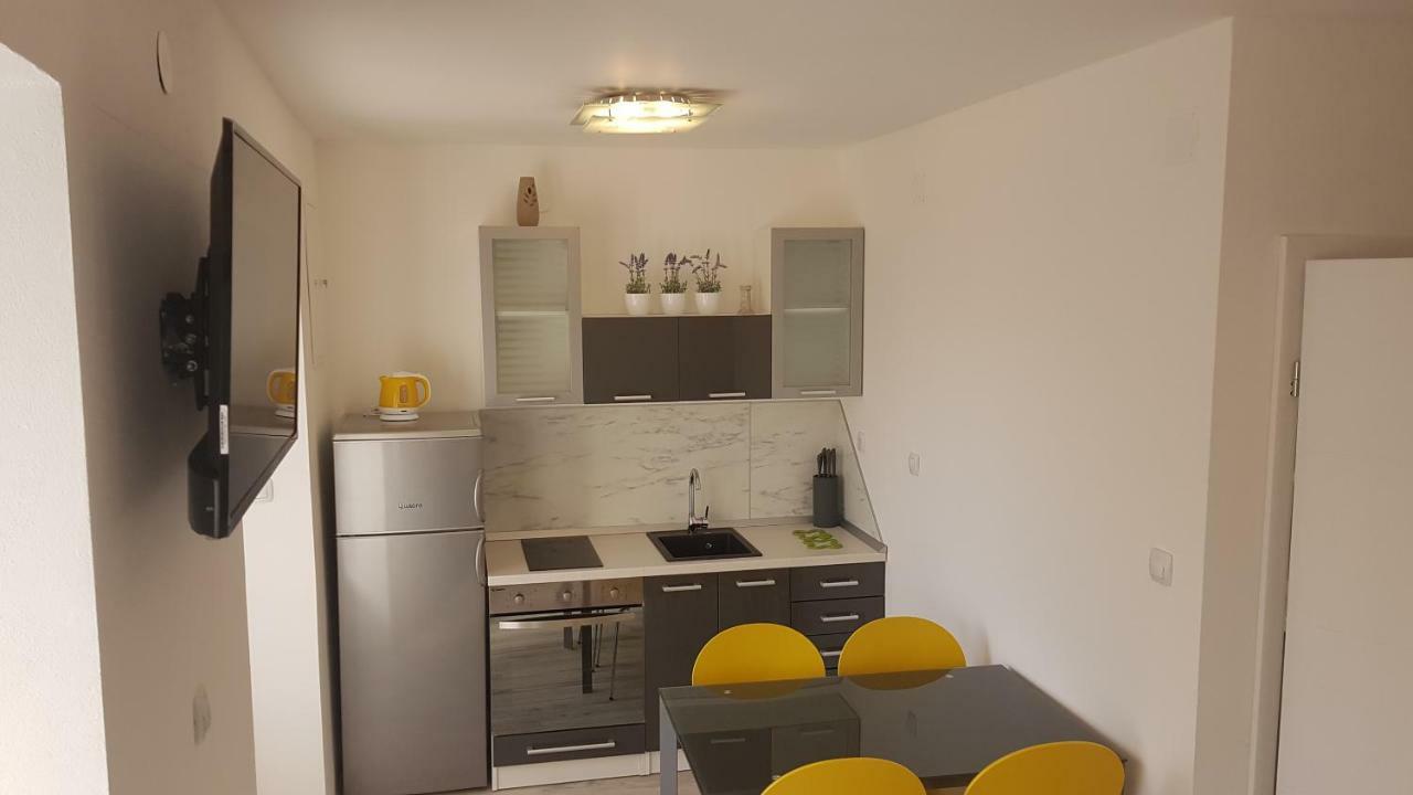 Apartmant Bionda Novi Vinodolski, Cozy And Nice Apartment For 4 People In The City Center Extérieur photo