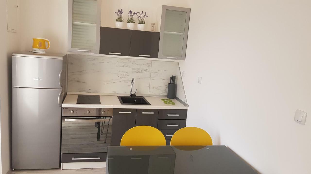 Apartmant Bionda Novi Vinodolski, Cozy And Nice Apartment For 4 People In The City Center Extérieur photo